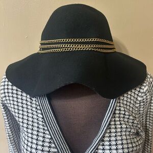 Tilly’s Floppy Hat Gold Chain Around The Brim 100% Wool One Size Classy Chic